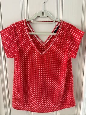 West Kei Red Short Sleeve Top with White & Black Heart Print Size Medium